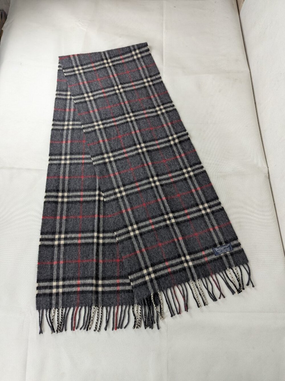 Luxury Burberry 100% Cashmere Nova Check Gray Scarf Unisex - Picture 3 of 7